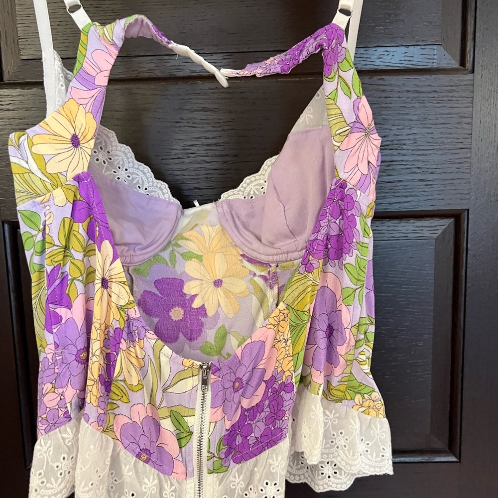 Floral Pattern Top - Picture 2 of 2